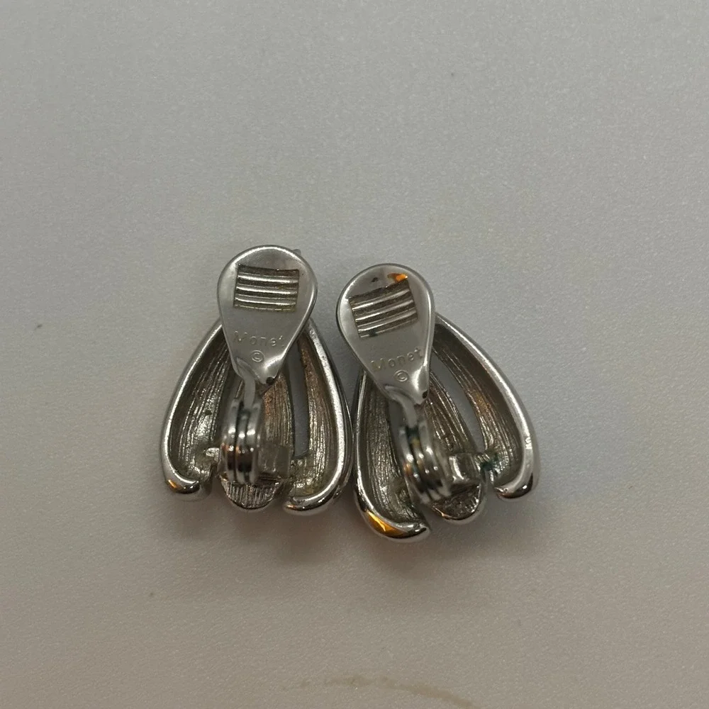 Monet Vintage‎ Silver Tone Triple Teardrop Clip On Earrings 4510